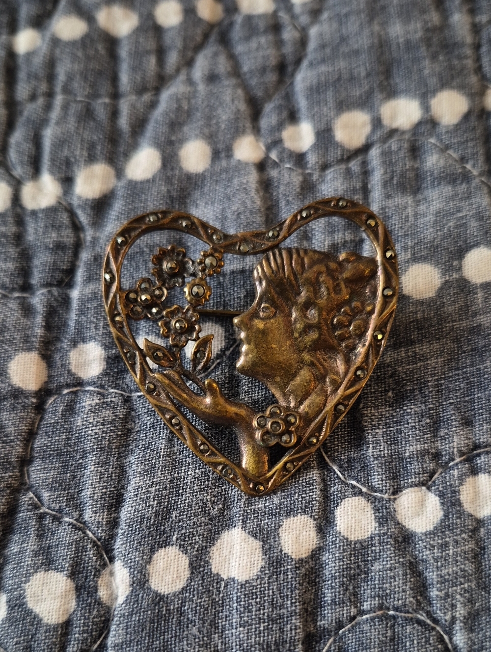 Antique-Style Heart Floral Bronze Brooch - Women's Jewelry